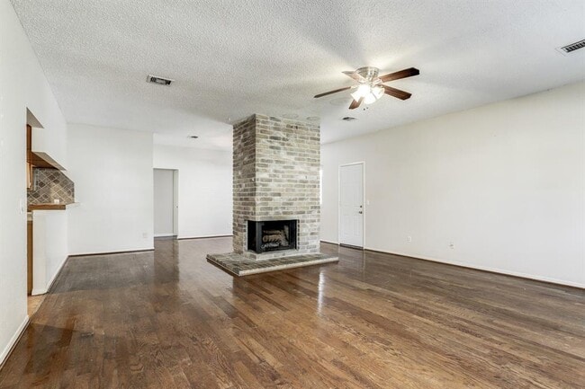 Building Photo - 17207 Kettle Creek Dr
