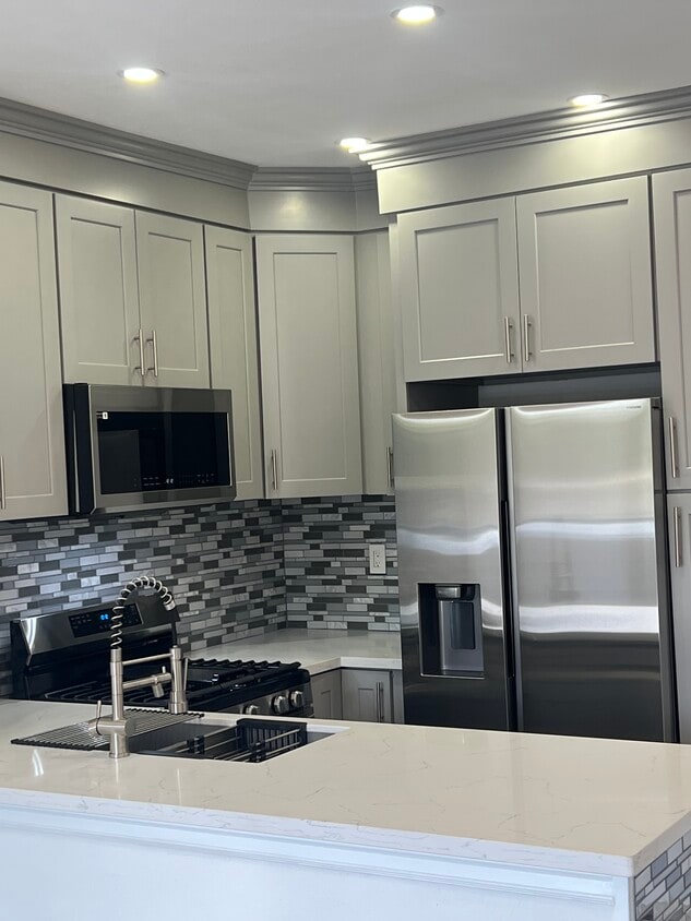 New Kitchen - 19009 Sherman Way