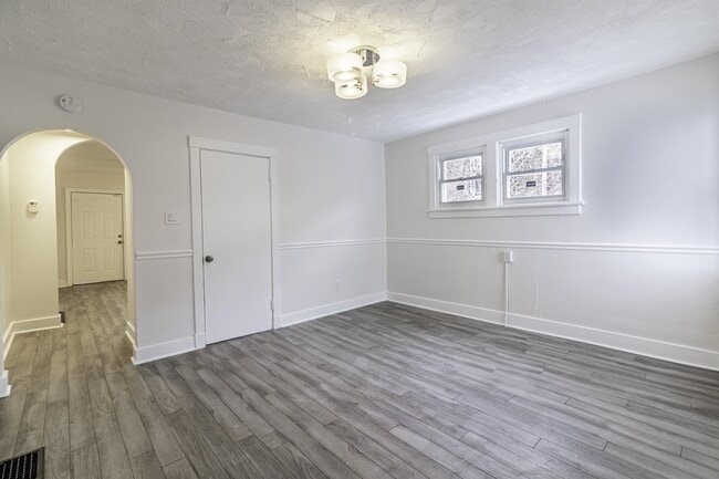 Building Photo - 107 Continental St