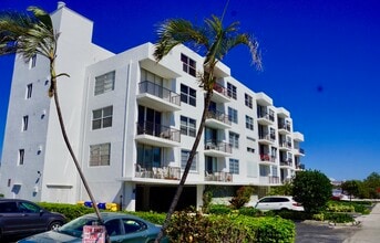 Building Photo - 301 Croton Ave