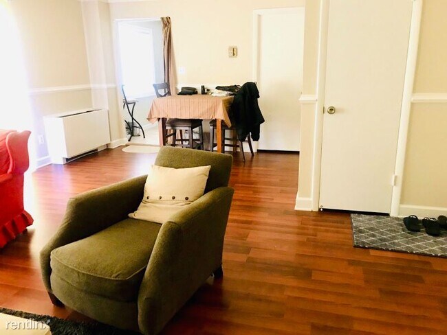 Foto del edificio - 4104 Daniels Ave