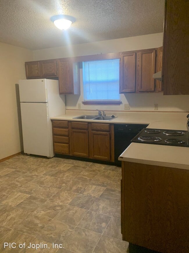 Building Photo - 3 br, 1 bath House - 725 Empire