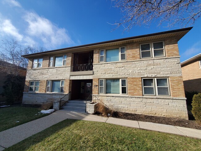 Building Photo - Forest Home 8 Unit