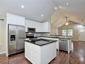 Building Photo - 7804 Diamond Trail