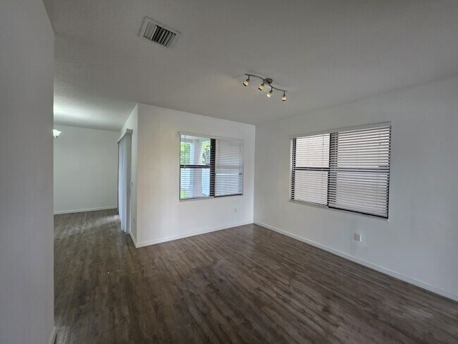 Building Photo - 19117 NE 8th Ct