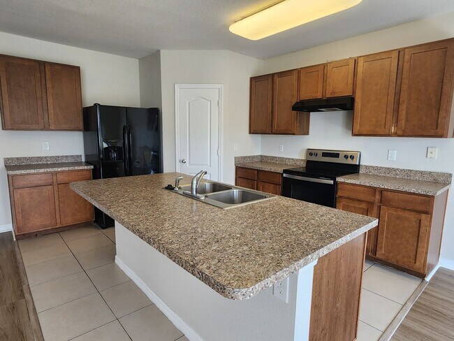 Building Photo - Lake Front House 4 Bedroom 3 Bathroom