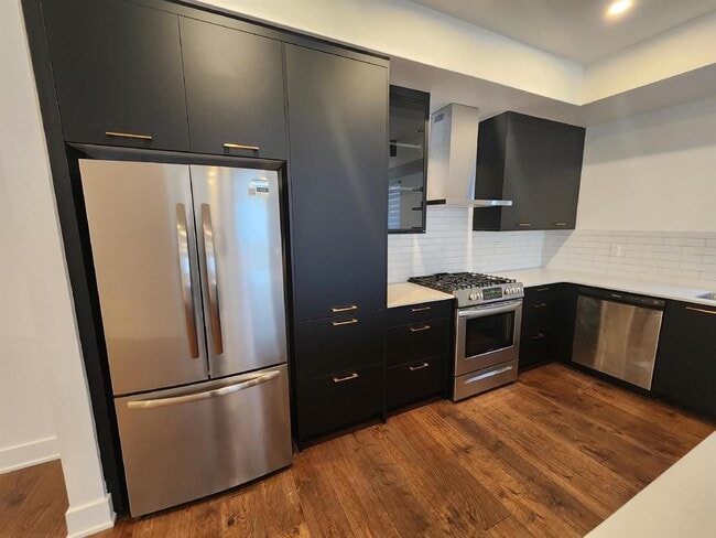 Building Photo - Spacious 3-bedroom, 3-bathroom unit available