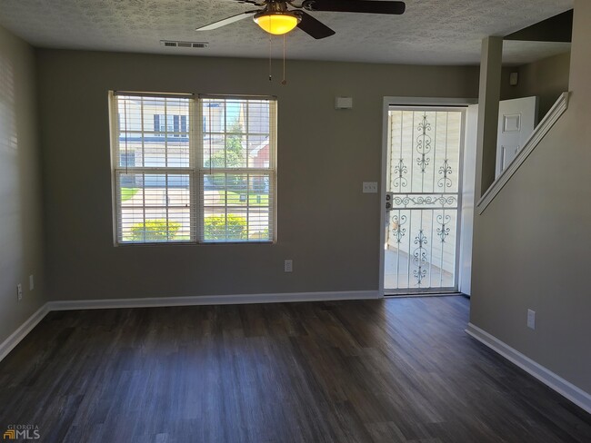Building Photo - 6125 Flagstaf Walk