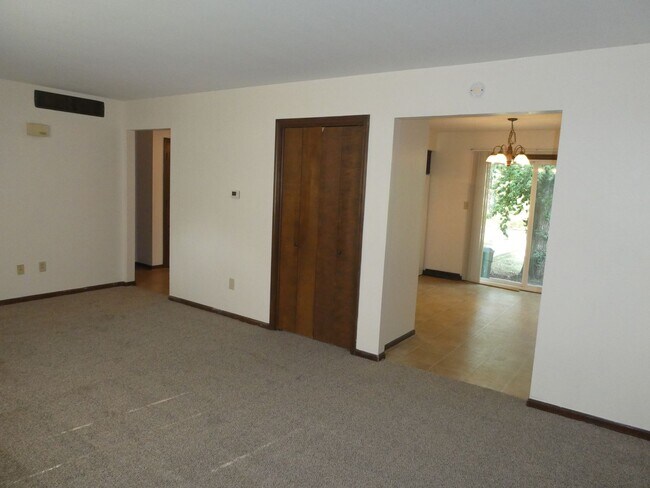 Building Photo - 1409-11 JoAnn