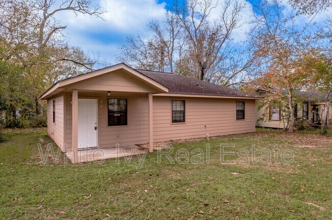 Building Photo - 1109 W Dogwood St