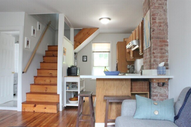 Foto del edificio - 348 Warburton Ave
