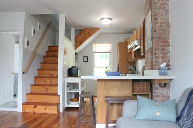 Building Photo - 348 Warburton Ave