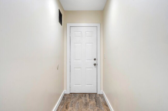 Foto del edificio - 631 Clover Ln