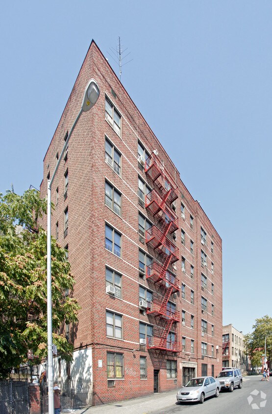 Foto del edificio - 225 Cross Bronx Service Rd N
