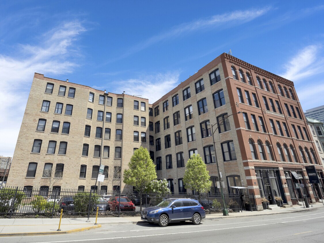 Primary Photo - 525 N Halsted St