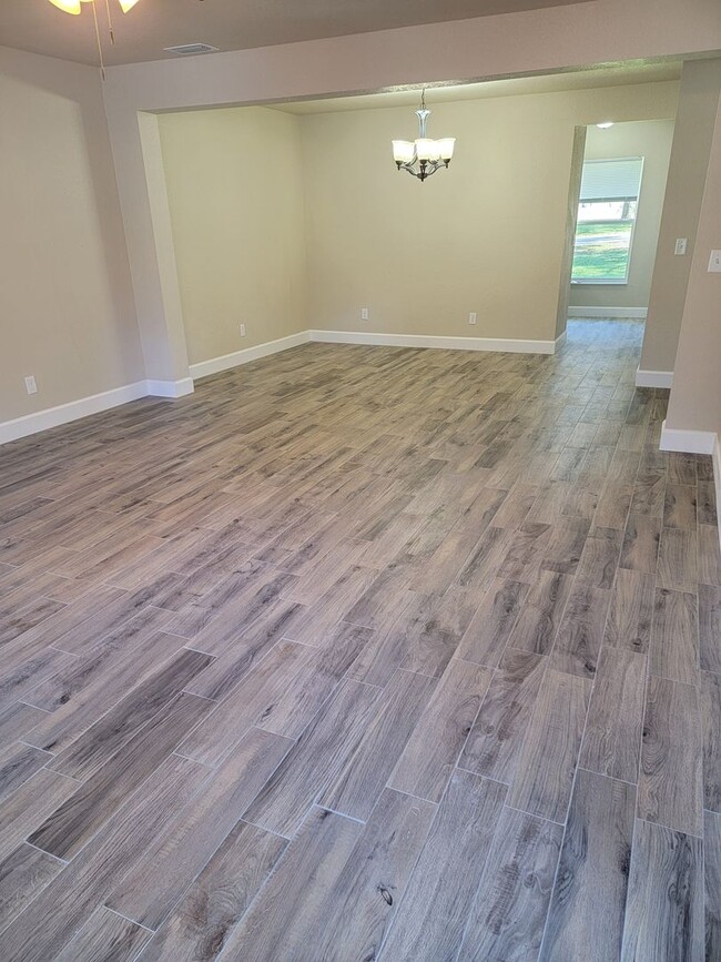 Building Photo - BRAND NEW 3/2 Townhome in Lakeside!!!!