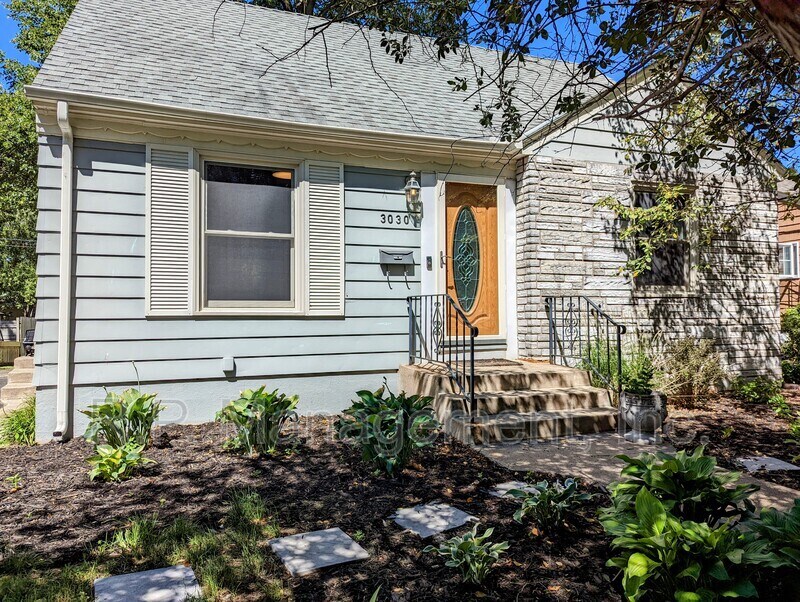Foto principal - 3030 Colorado Ave S