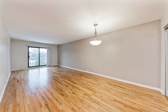 Foto del edificio - 600 W Russell St