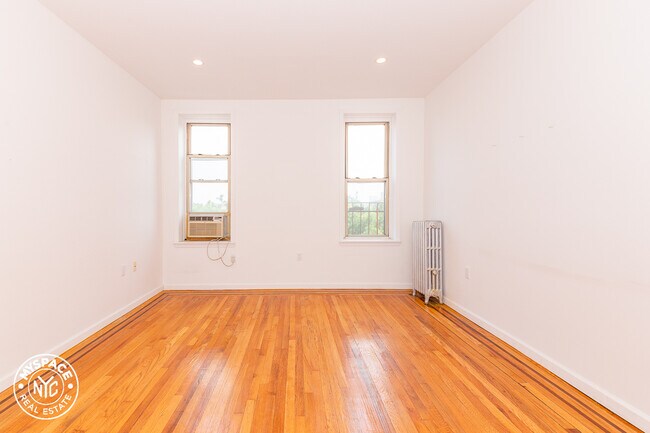 Building Photo - 61-17 68th Ave