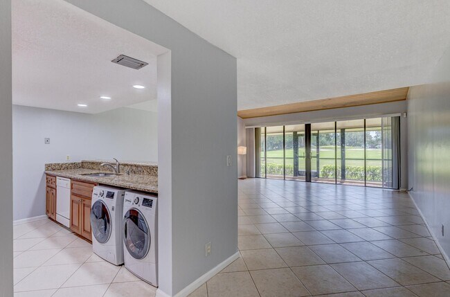 Foto del edificio - 227 Old Meadow Way