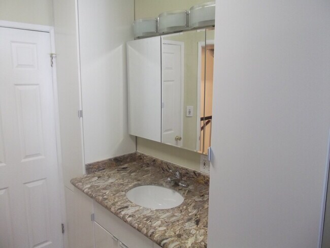 Tocador de baño principal - 1239 W Rosecrans Ave