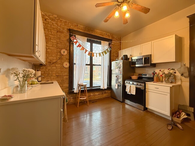 Foto del edificio - 3765 N Kenmore Ave