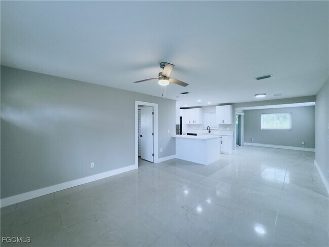 Building Photo - 4432 E Riverside Dr