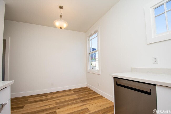 Building Photo - 1310 18th Ave