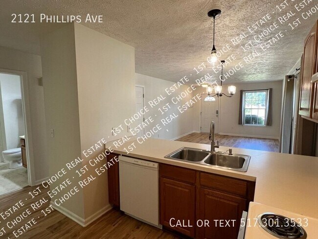 Building Photo - 2121 Phillips Ave