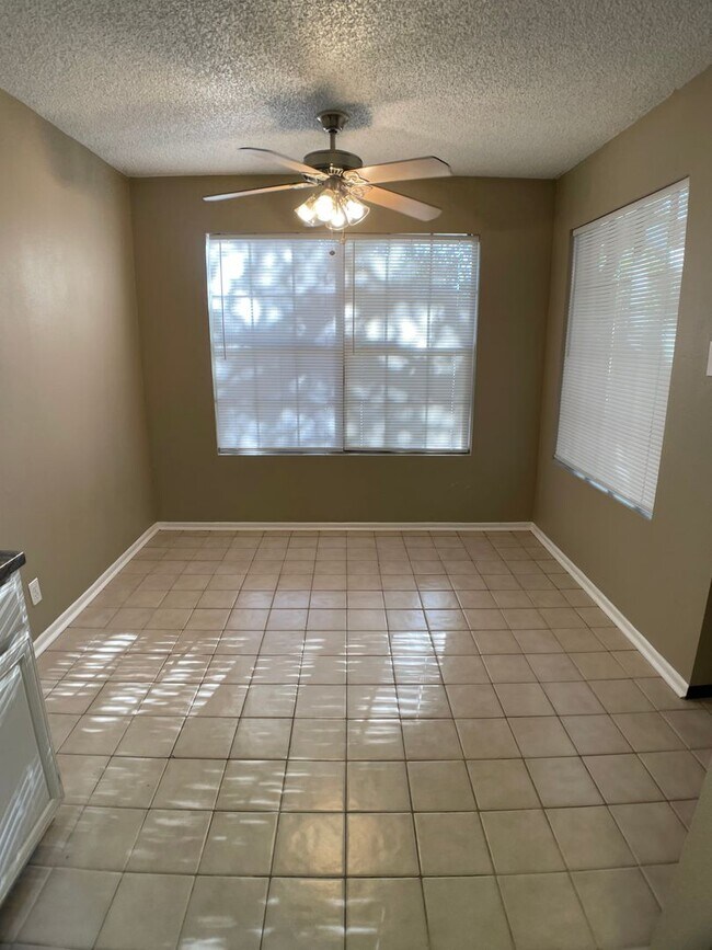 Building Photo - Two Story Townhouse