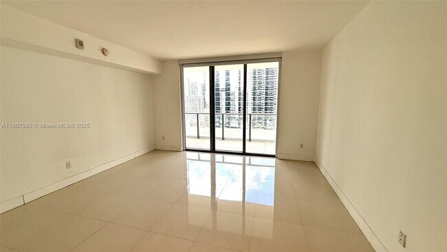 Building Photo - 1300 Brickell Bay Dr