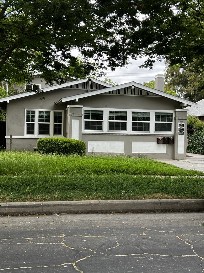 Building Photo - 1035 W 19th St