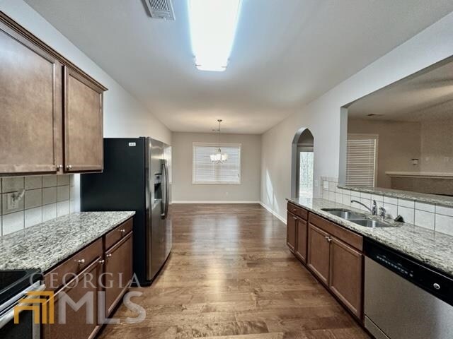 Foto del edificio - 387 Franklin Ln