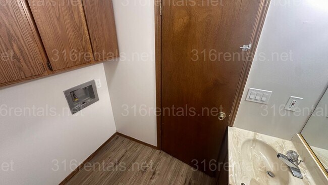 Foto del edificio - $895 - 2 bed 1.5 bath - Recently Remodeled...