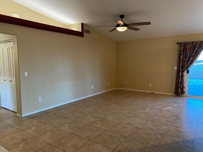 Building Photo - 3 Bedroom - 2 Bath Home