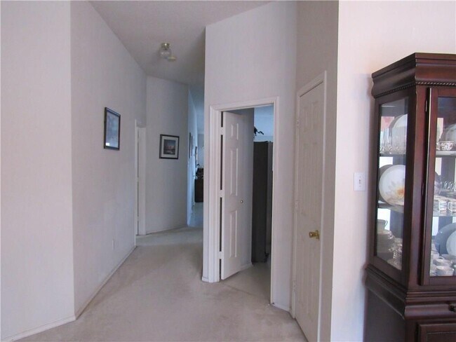 Foto del edificio - 2521 Creek Crossing Rd