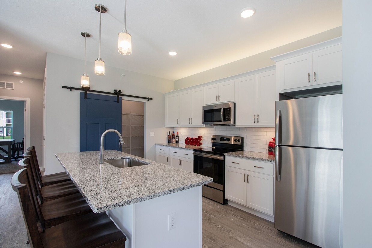 Foto principal - The Townhomes at Two Rivers