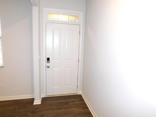 Building Photo - 2 Oakwood Ct