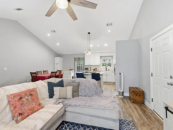 Foto del edificio - 47 Meadowlark Dr