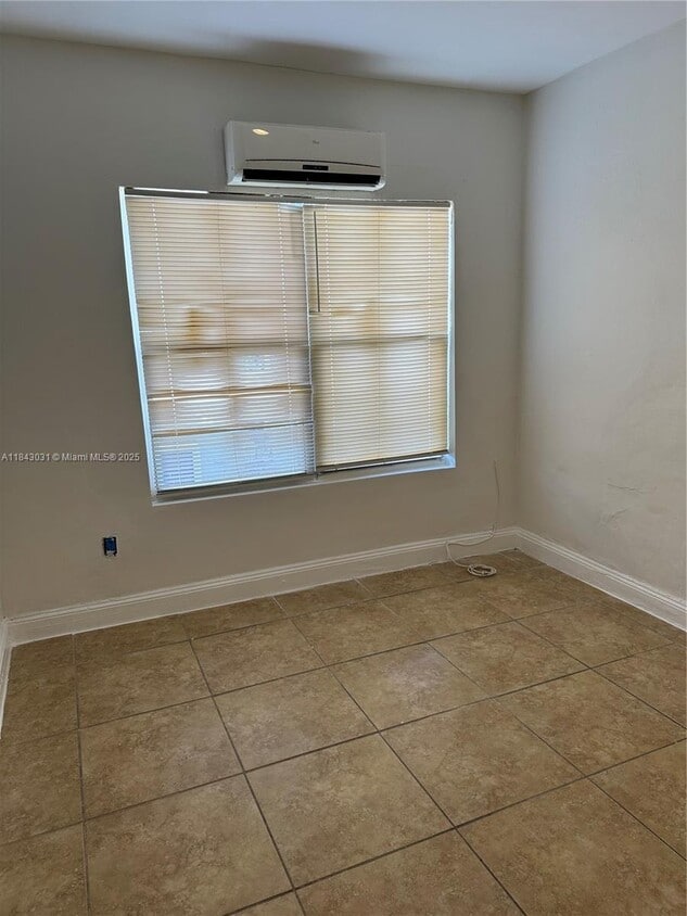 Foto principal - 4701 SW 8th St