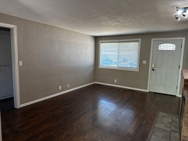 Foto del edificio - 636-400 NW East Thornton Lake Dr