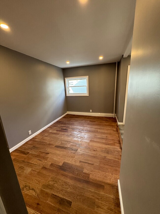 Building Photo - 675 S Bayview Ave