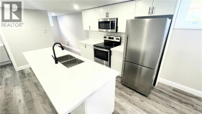 Photo du bâtiment - 242 W 17th St