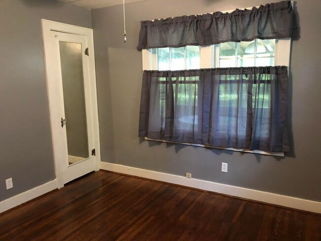 Building Photo - Beautiful 3 bedroom in Hyde Park neighborhood