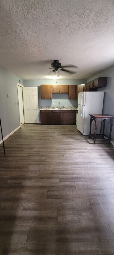 Foto principal - 111 W. Franklin-FOURPOINT