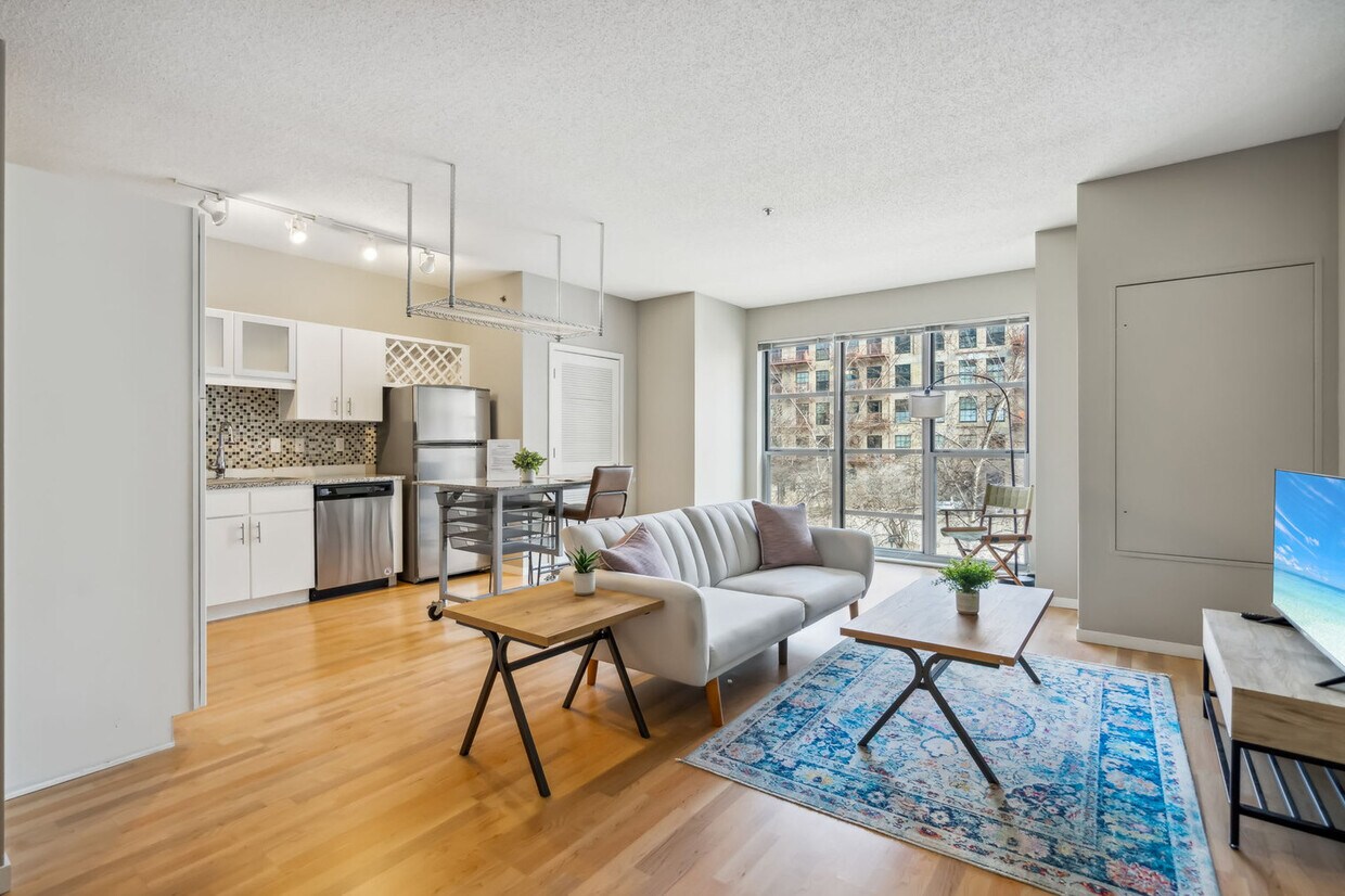 Foto principal - 616 Washington Ave S