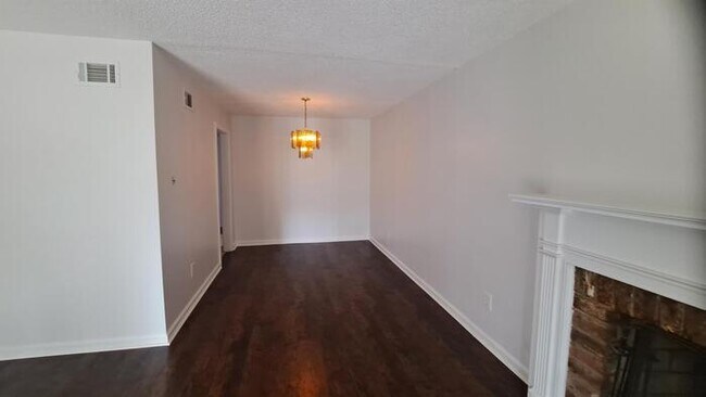 Foto del edificio - 8505 Lyn Ave