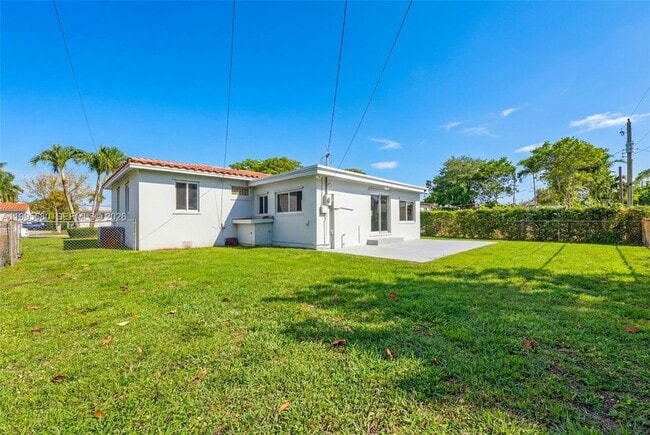 Foto del edificio - 6447 SW 10th St