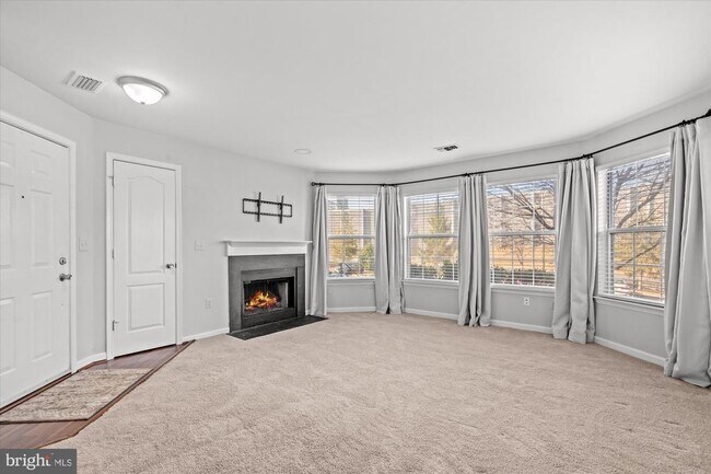 Foto del edificio - 5600 Willoughby Newton Dr