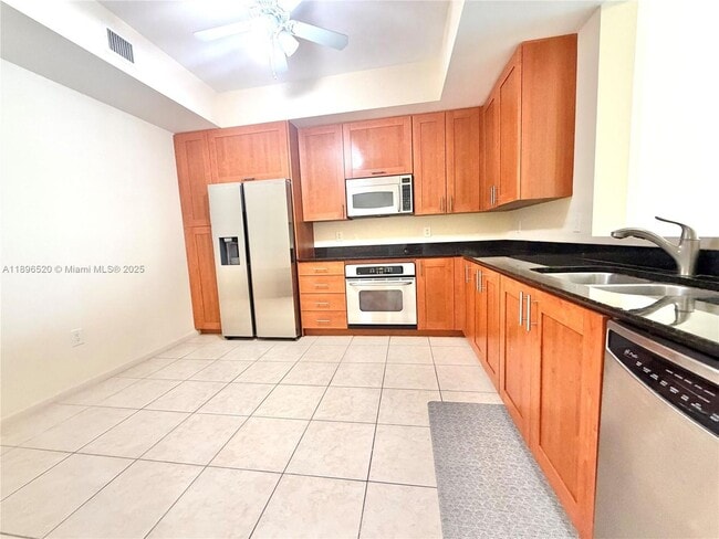 Foto del edificio - 3340 NE 190th St